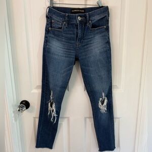 Sz 2 Express rugged/ripped skinny jean